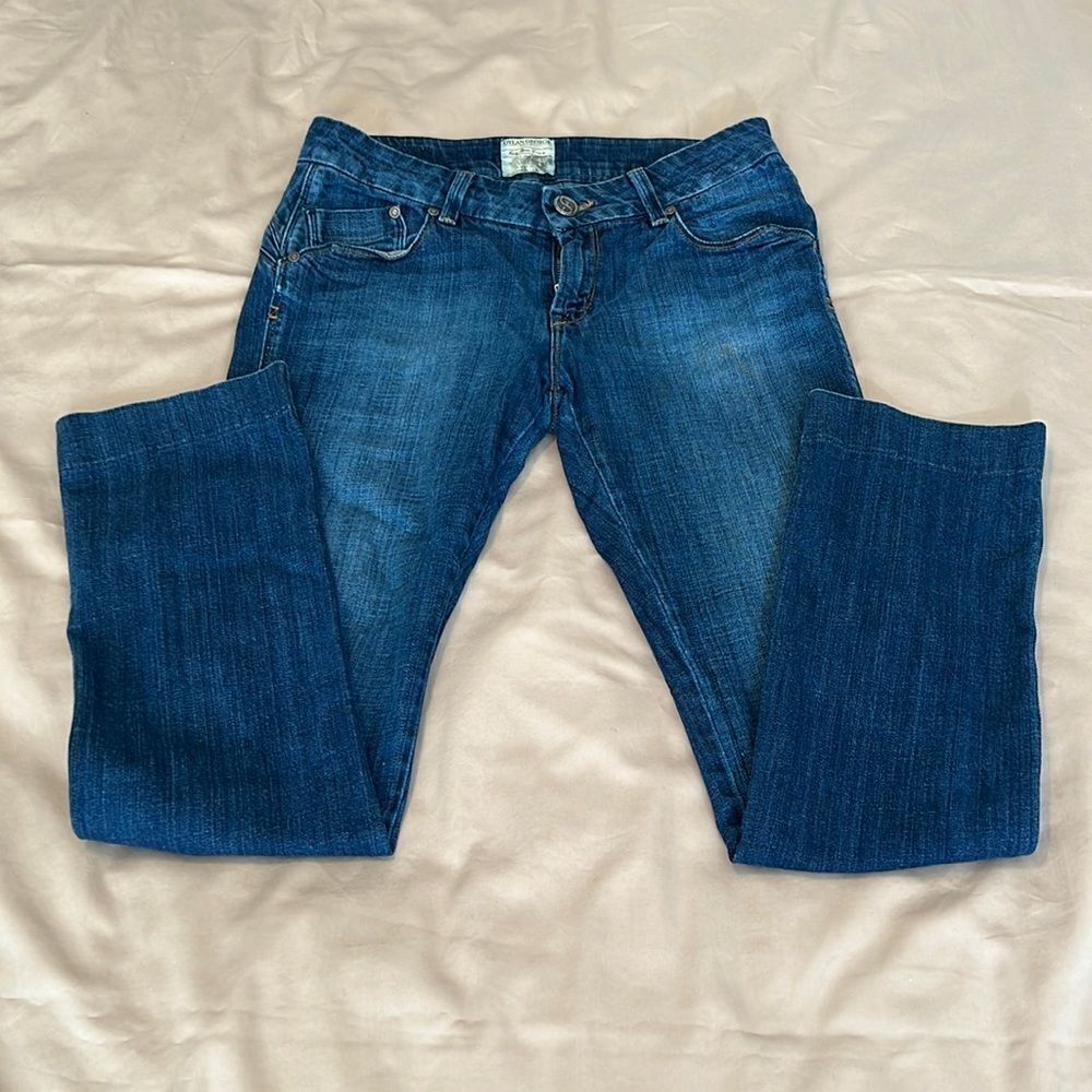 Dylan George sz27 straight leg jeans w/cute details on back & back pockets GUC